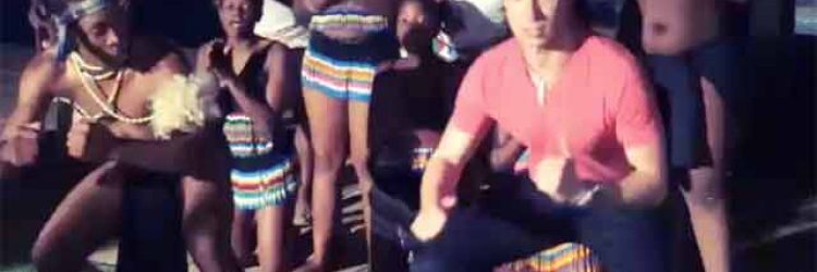 Video: Jeff Gross zelebriert traditioneller Zulu-Tanz